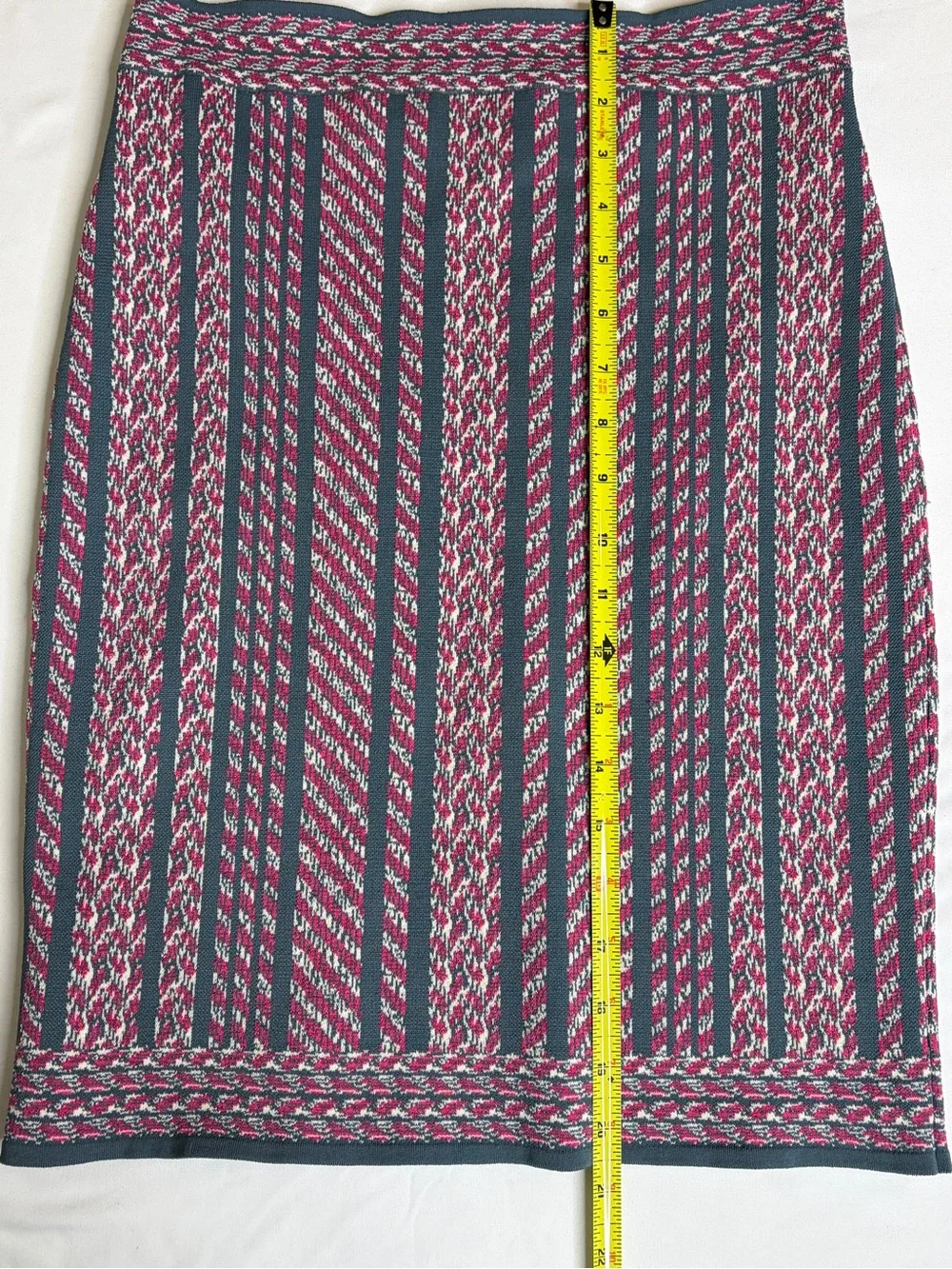 BCBGMaxazria Pink and Gray Patterned Knit Pencil Skirt Size Medium